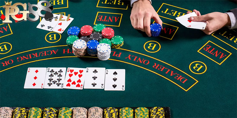 Tìm hiểu về Poker và tầm quan trọng của chiến thuật